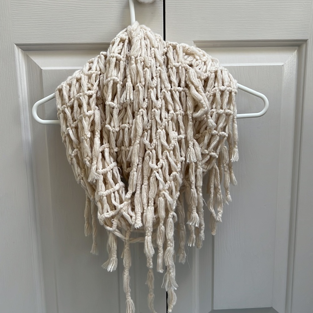 NWOT Steve Madden Scarf - Picture 2 of 3
